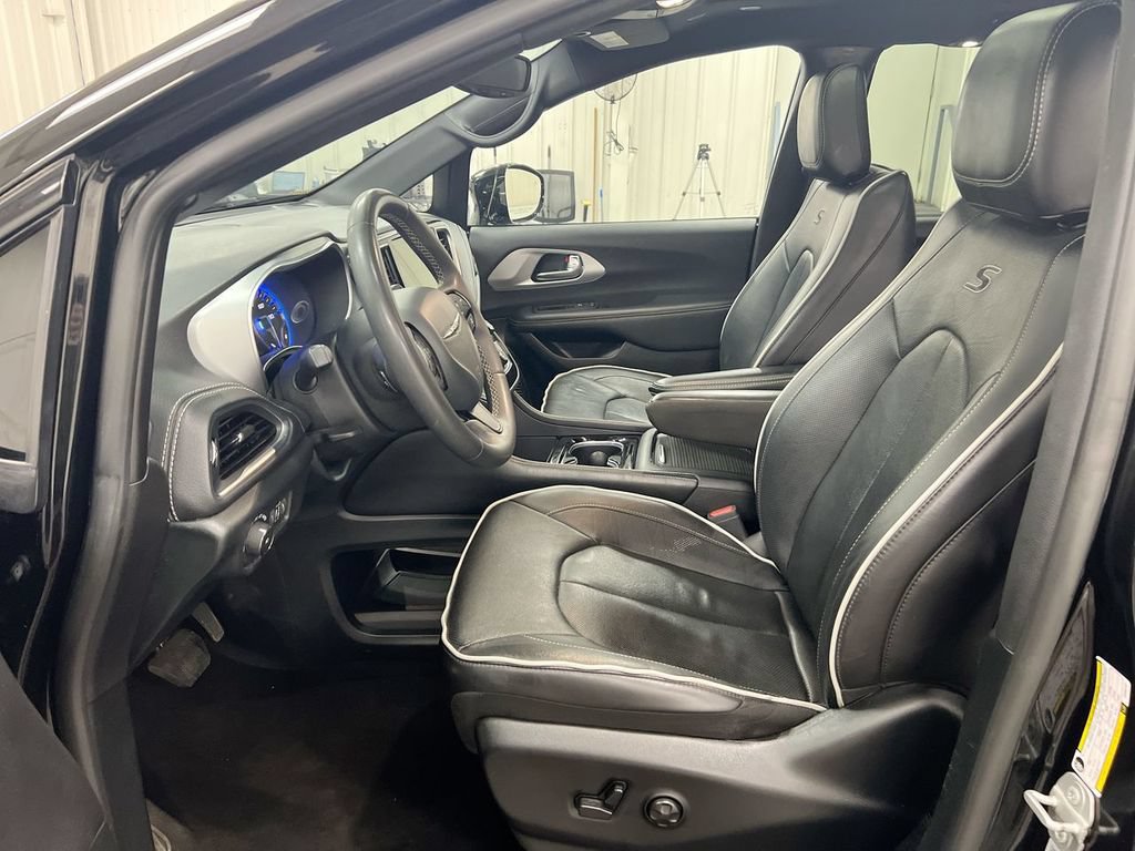 Used 2025 Chrysler Pacifica Limited FWD image 21