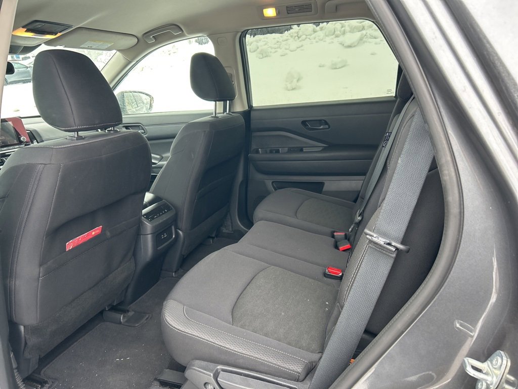 Used 2024 Nissan Pathfinder SV image 9