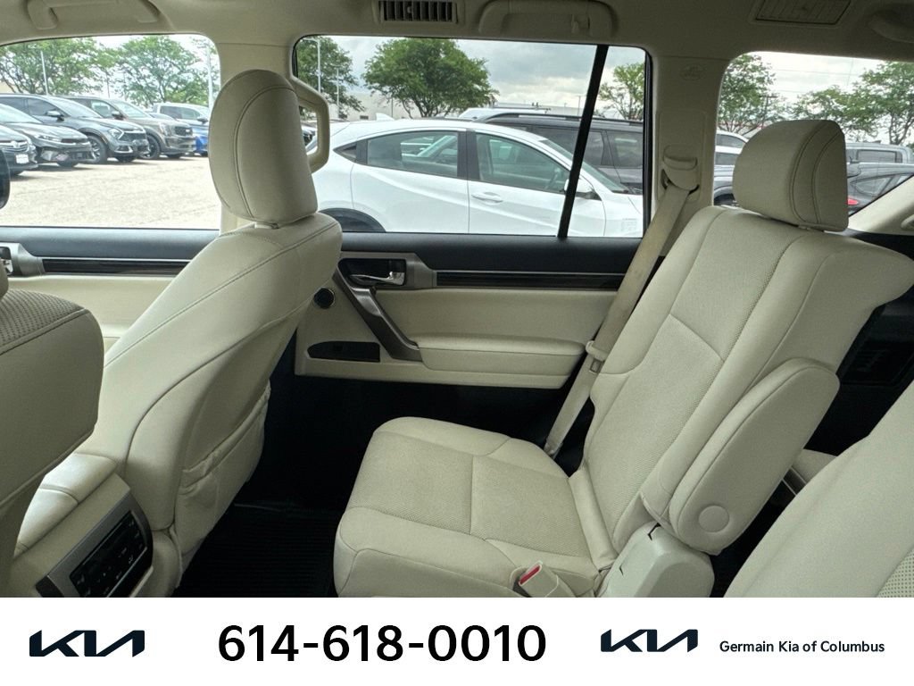 Used 2022 Lexus GX 460 Premium w/ Accessory Package AWD/4WD image 9