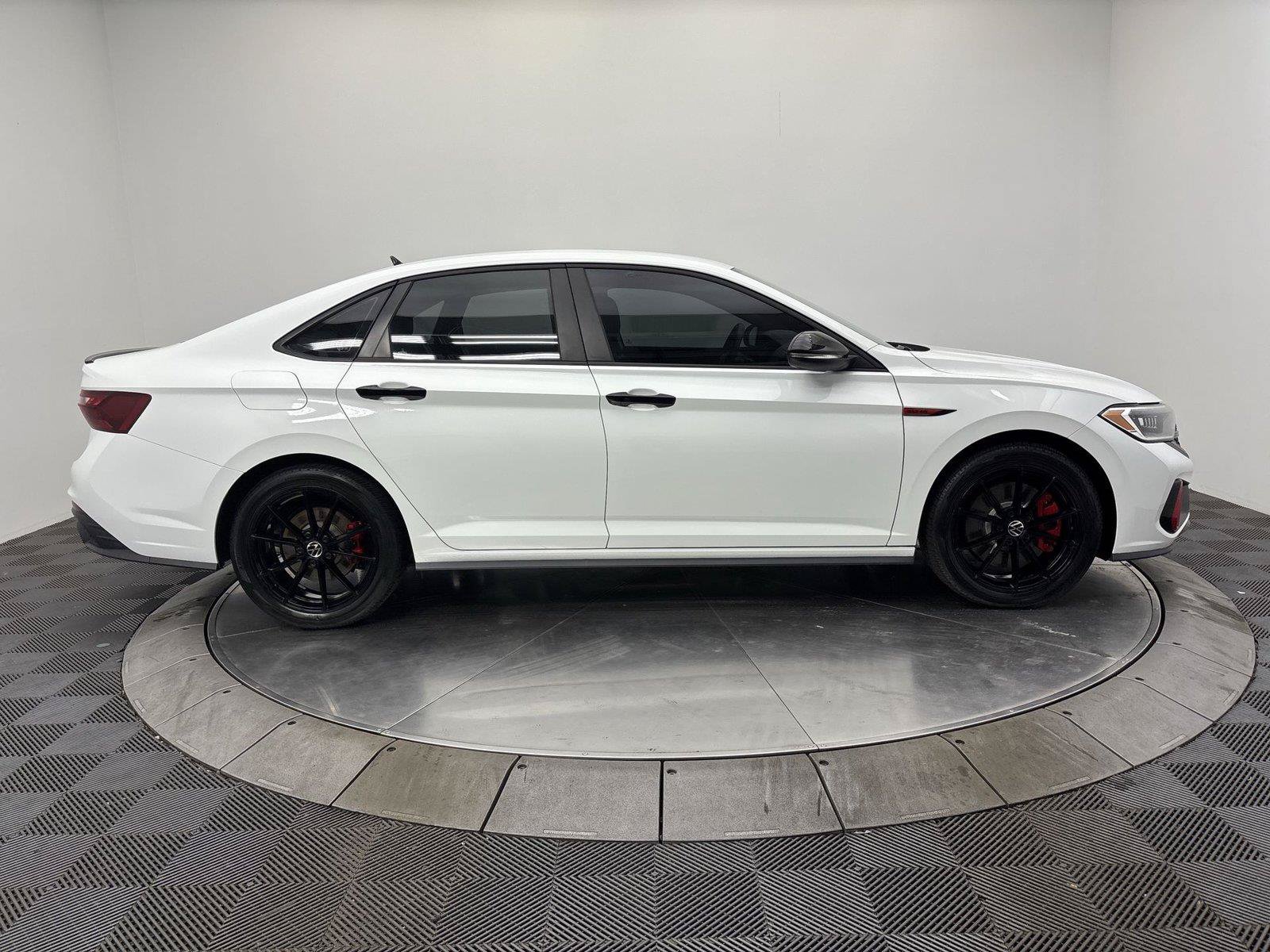 Used 2024 Volkswagen Jetta GLI 40th Anniversary Edition FWD image 17