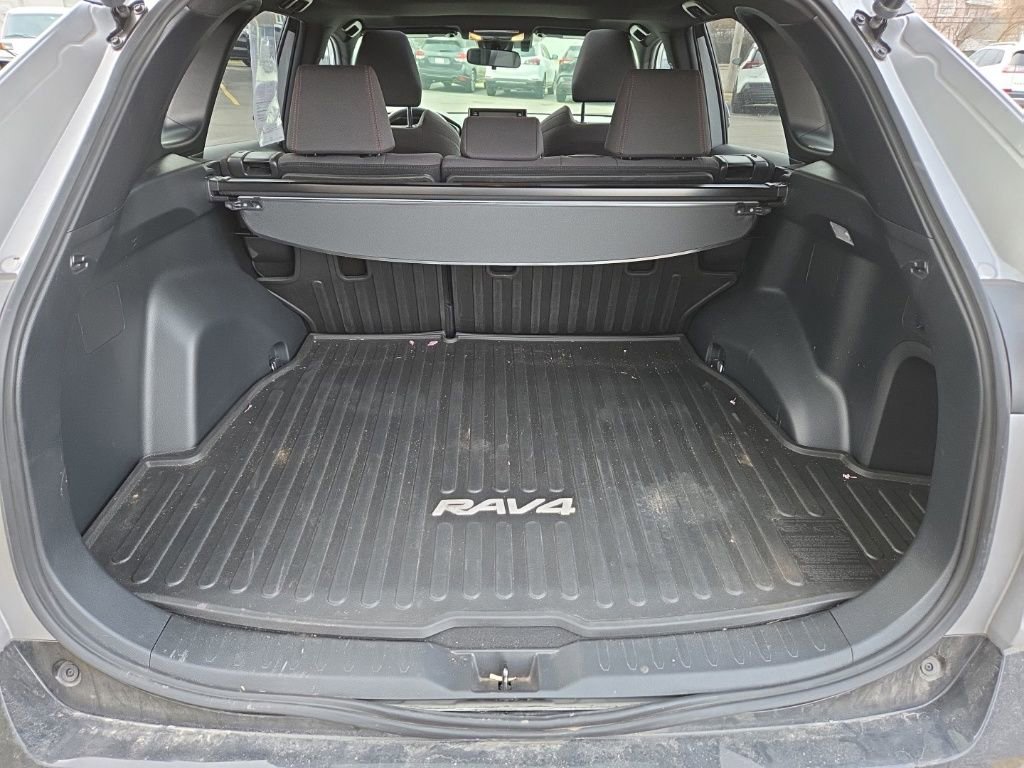 Used 2021 Toyota RAV4 SE w/ Weather & Moonroof Package image 10
