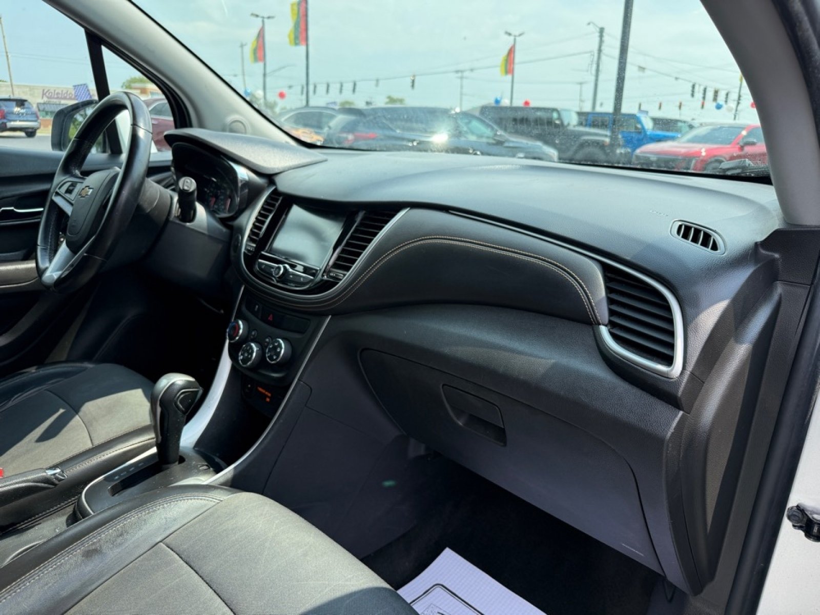 Used 2017 Chevrolet Trax LT w/ LT Convenience Package AWD/4WD image 21