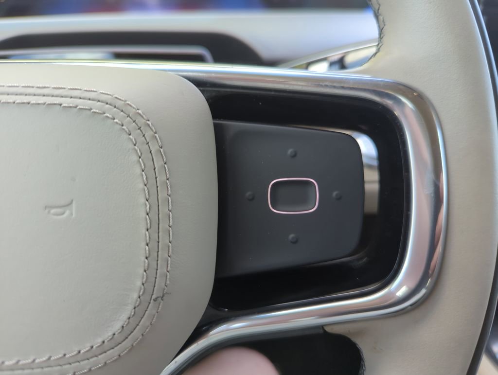 Used 2024 Lincoln Nautilus Premier image 20