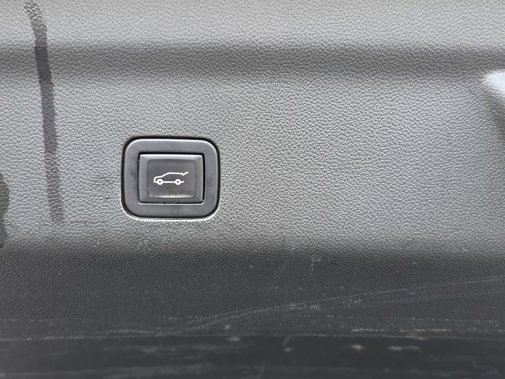 Used 2021 Cadillac Escalade ESV Premium Luxury w/ Performance Package image 17