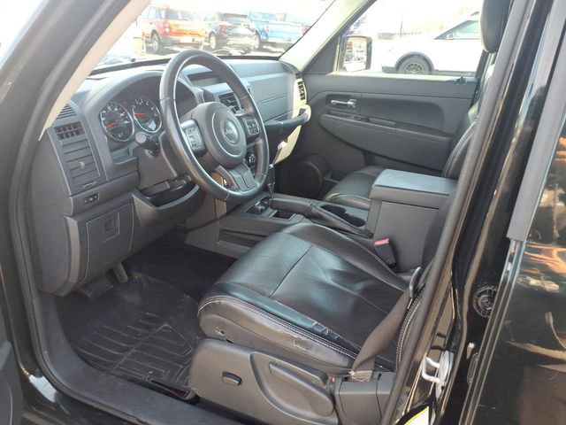 Used 2012 Jeep Liberty Sport image 12