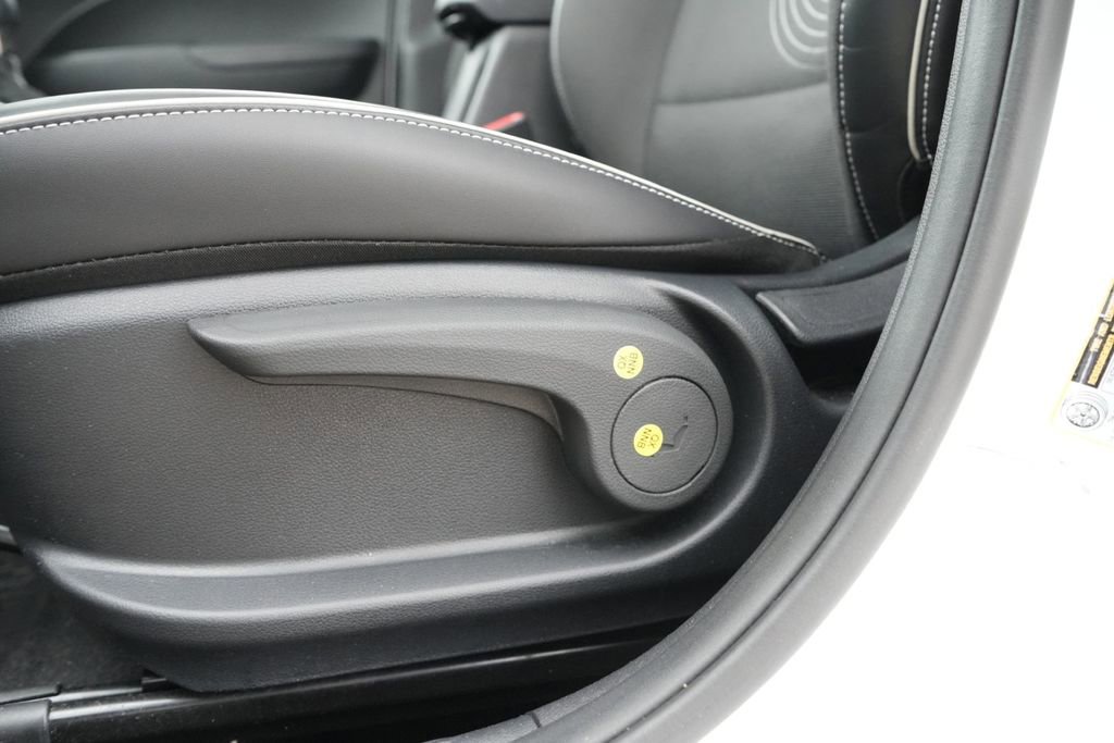 Certified 2023 Hyundai Venue Limited image 19