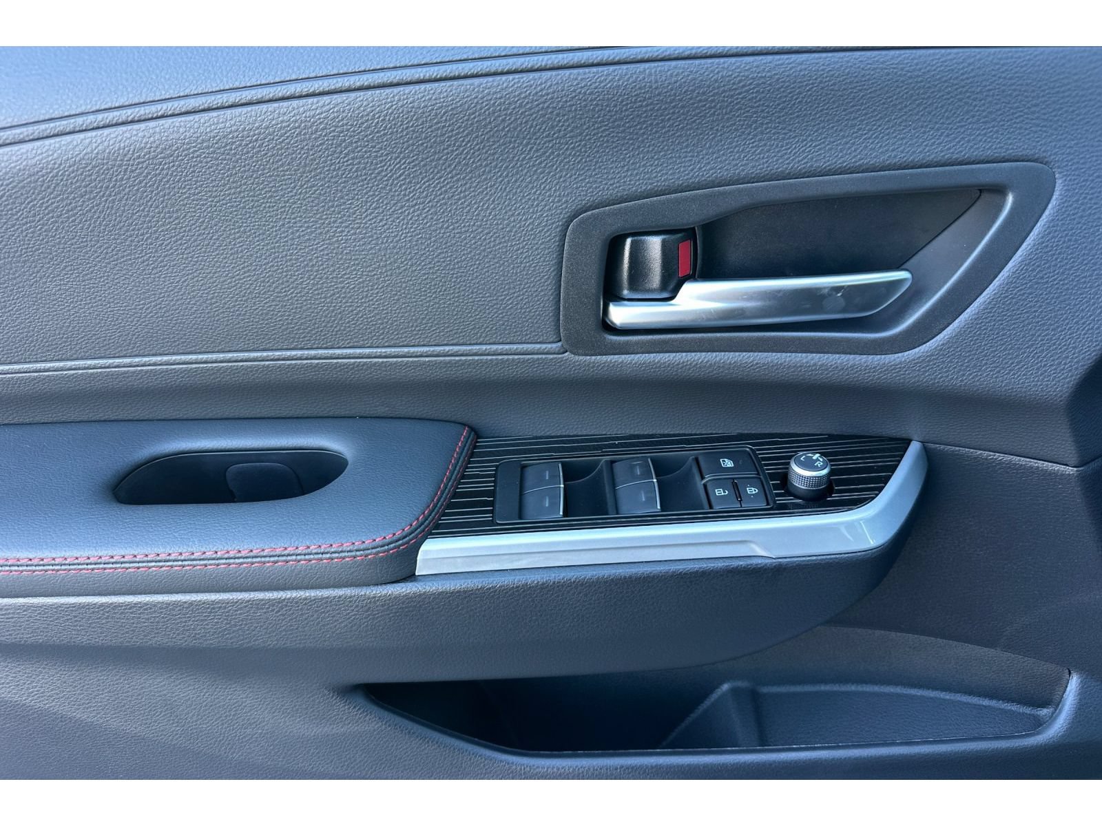 New 2026 Toyota Sienna XSE AWD/4WD image 11
