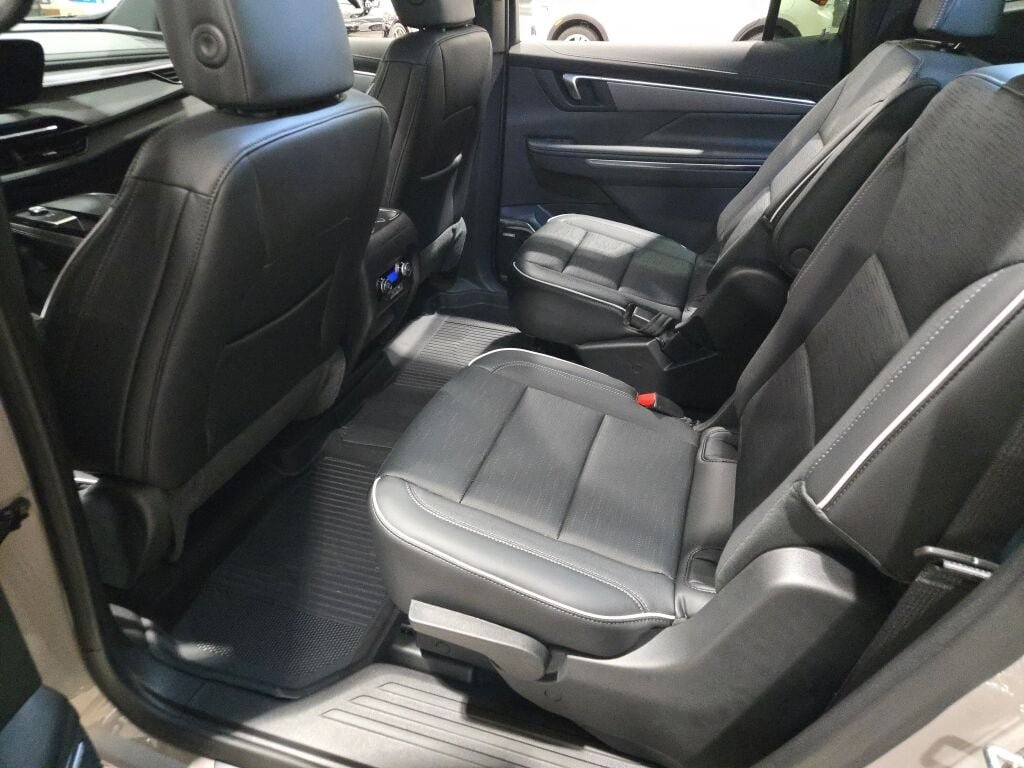 New 2026 Buick Enclave Sport Touring w/ LPO, Floor Liner Package image 18