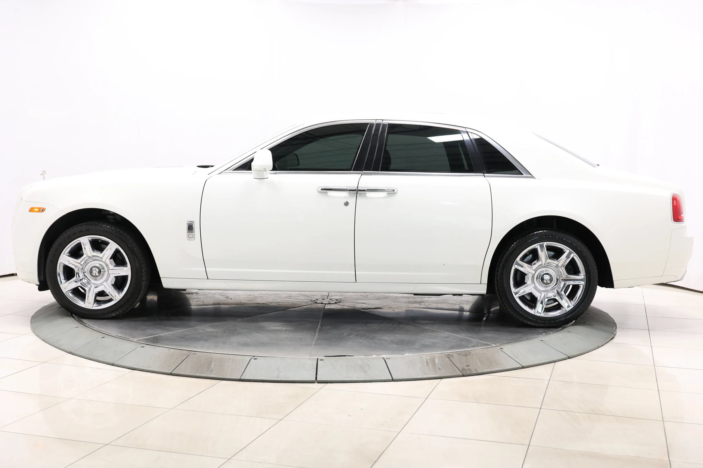 Used 2013 Rolls-Royce Ghost RWD image 8