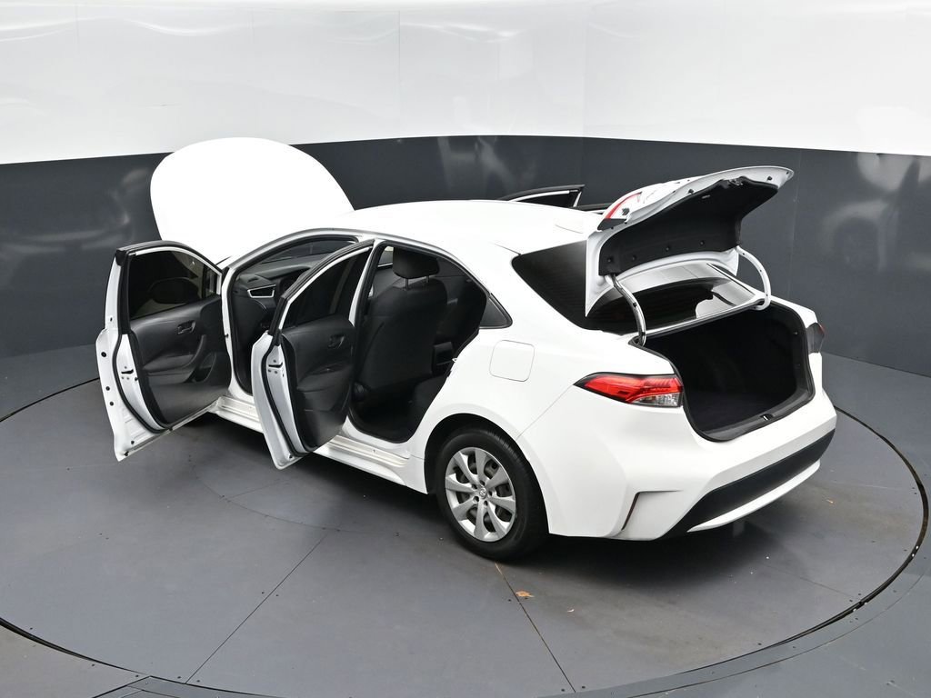 Used 2022 Toyota Corolla LE FWD image 2