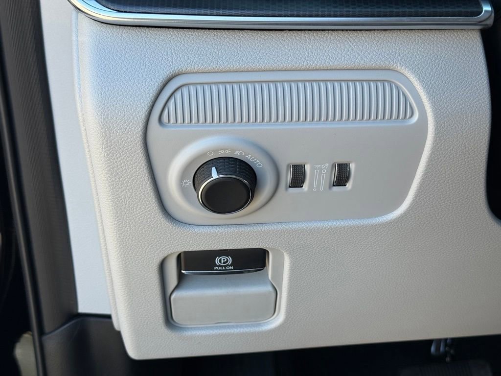 New 2026 Jeep Grand Wagoneer Summit AWD/4WD image 17