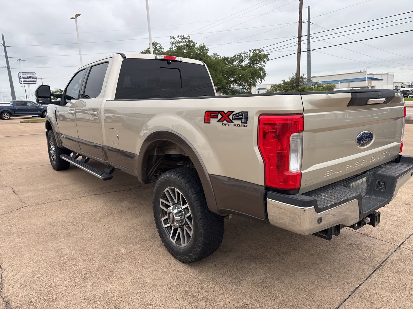 Used 2017 Ford F350 Lariat w/ Lariat Value Package AWD/4WD image 5