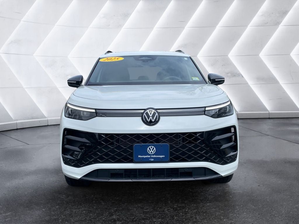 Used 2025 Volkswagen Tiguan SE R-Line AWD/4WD image 10