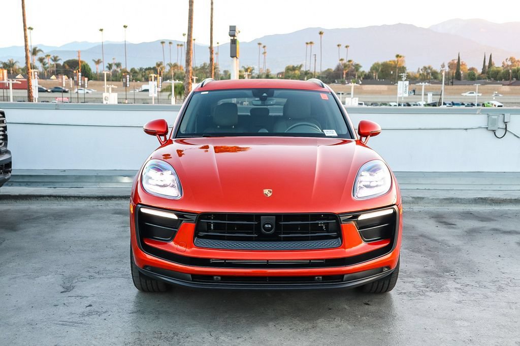 Used 2024 Porsche Macan AWD/4WD image 3
