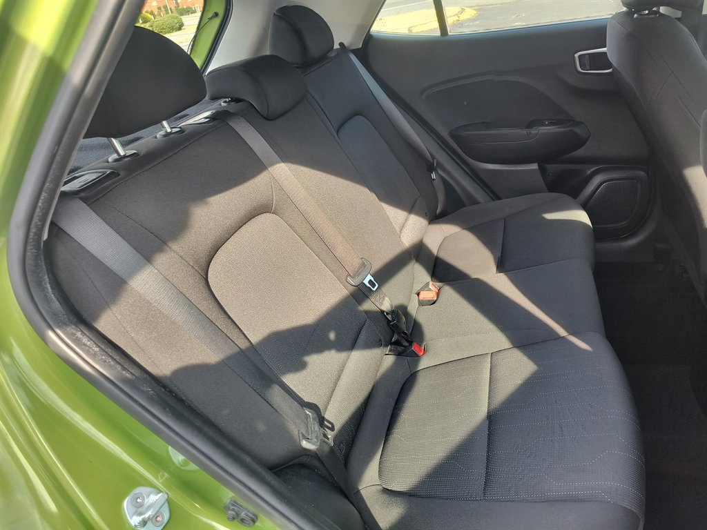 Used 2022 Hyundai Venue SE image 25