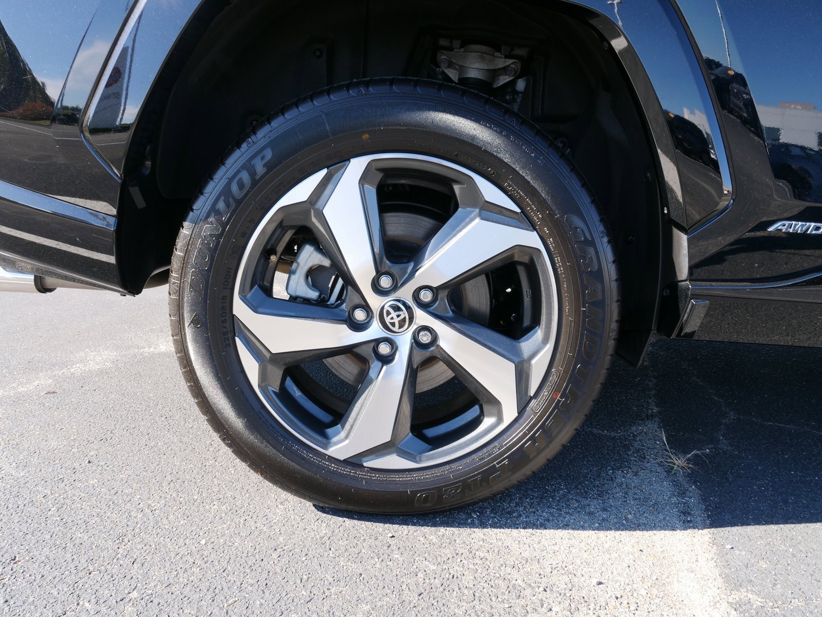 Used 2024 Toyota RAV4 SE image 10