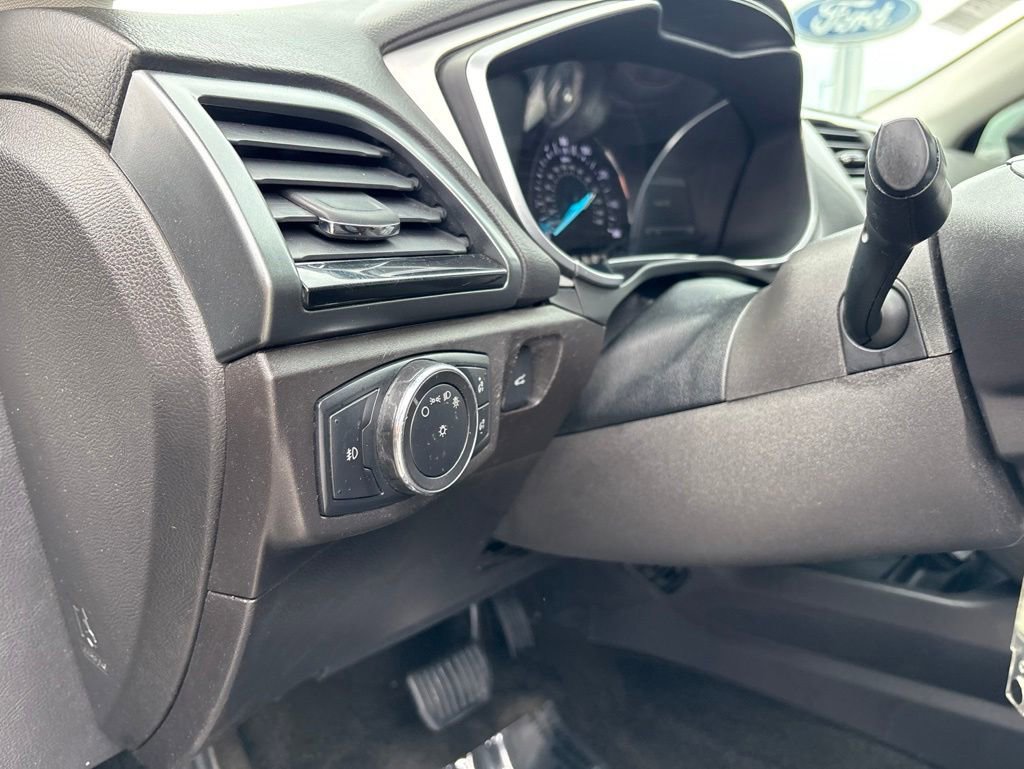 Used 2016 Ford Fusion SE FWD image 17