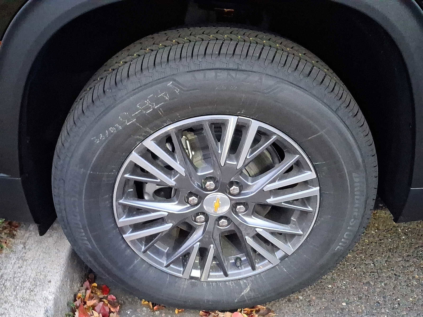 New 2026 Chevrolet Traverse LT w/ Driver Confidence Package FWD image 4