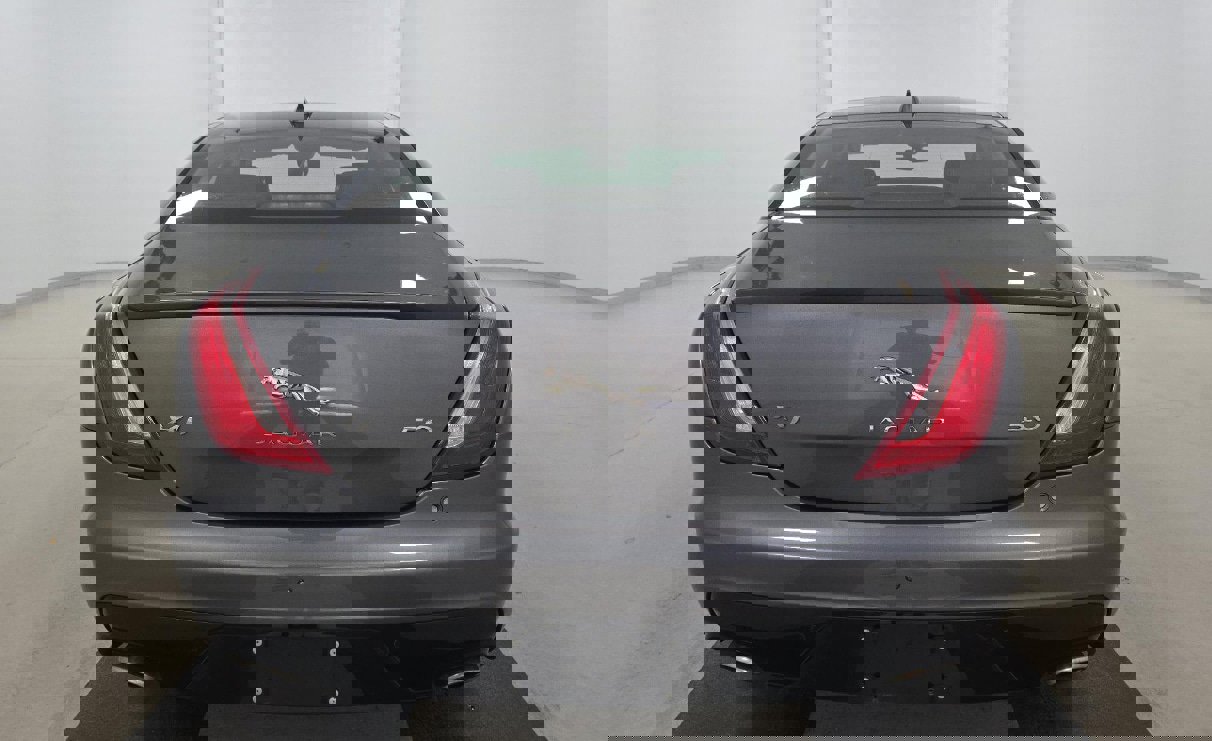 Used 2019 Jaguar XJ Supercharged image 9