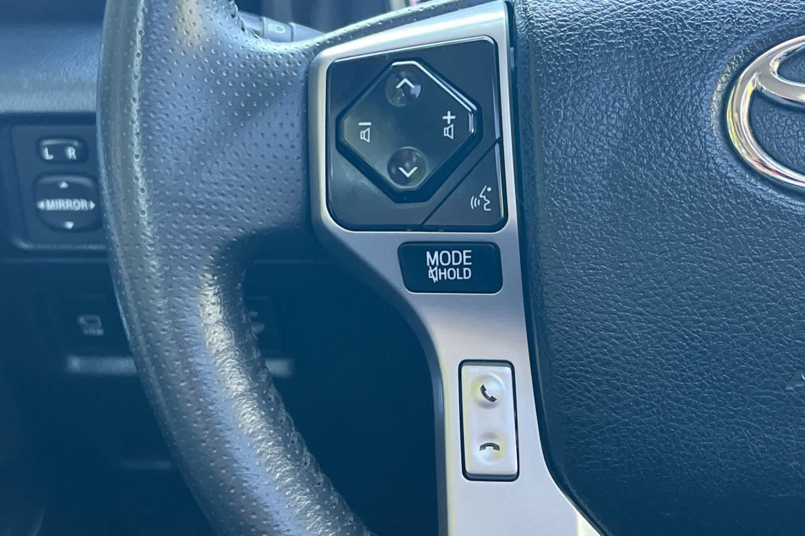 Used 2022 Toyota 4Runner Limited AWD/4WD image 32