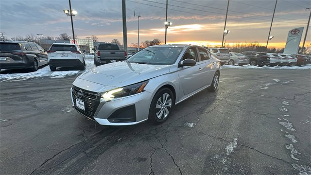 Used 2024 Nissan Altima 2.5 S image 2