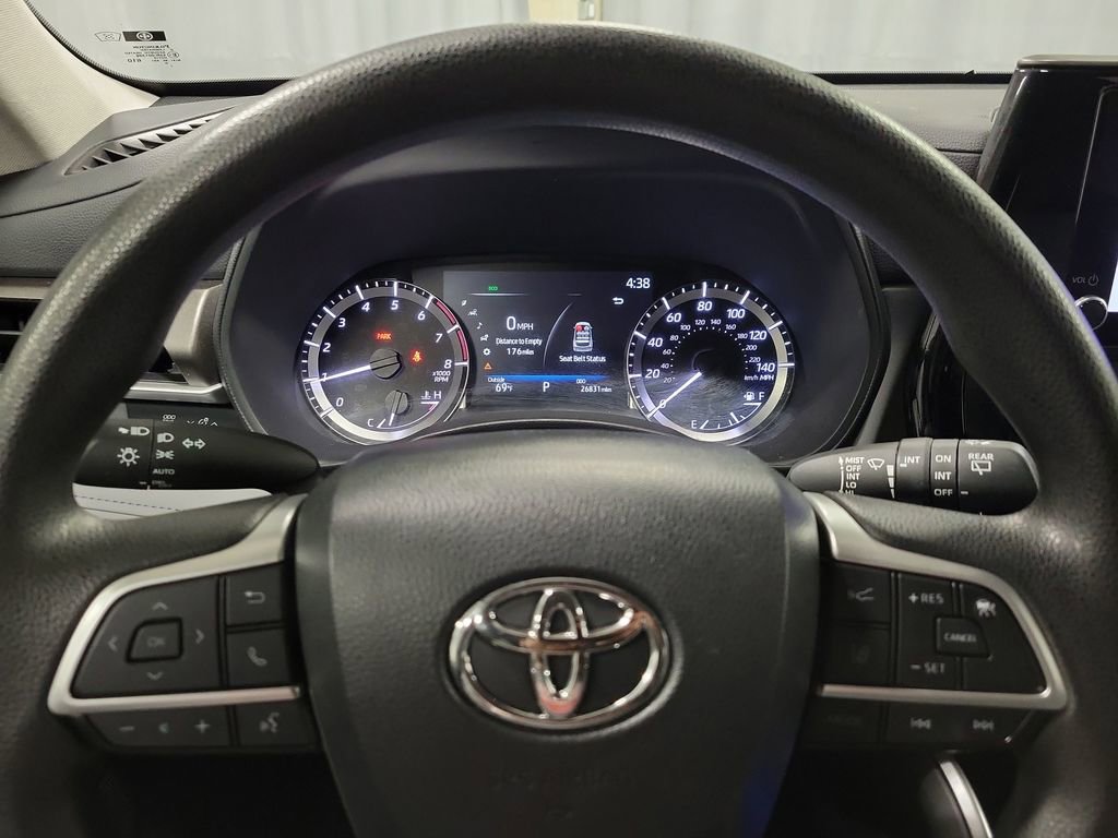 Used 2023 Toyota Highlander L FWD image 14