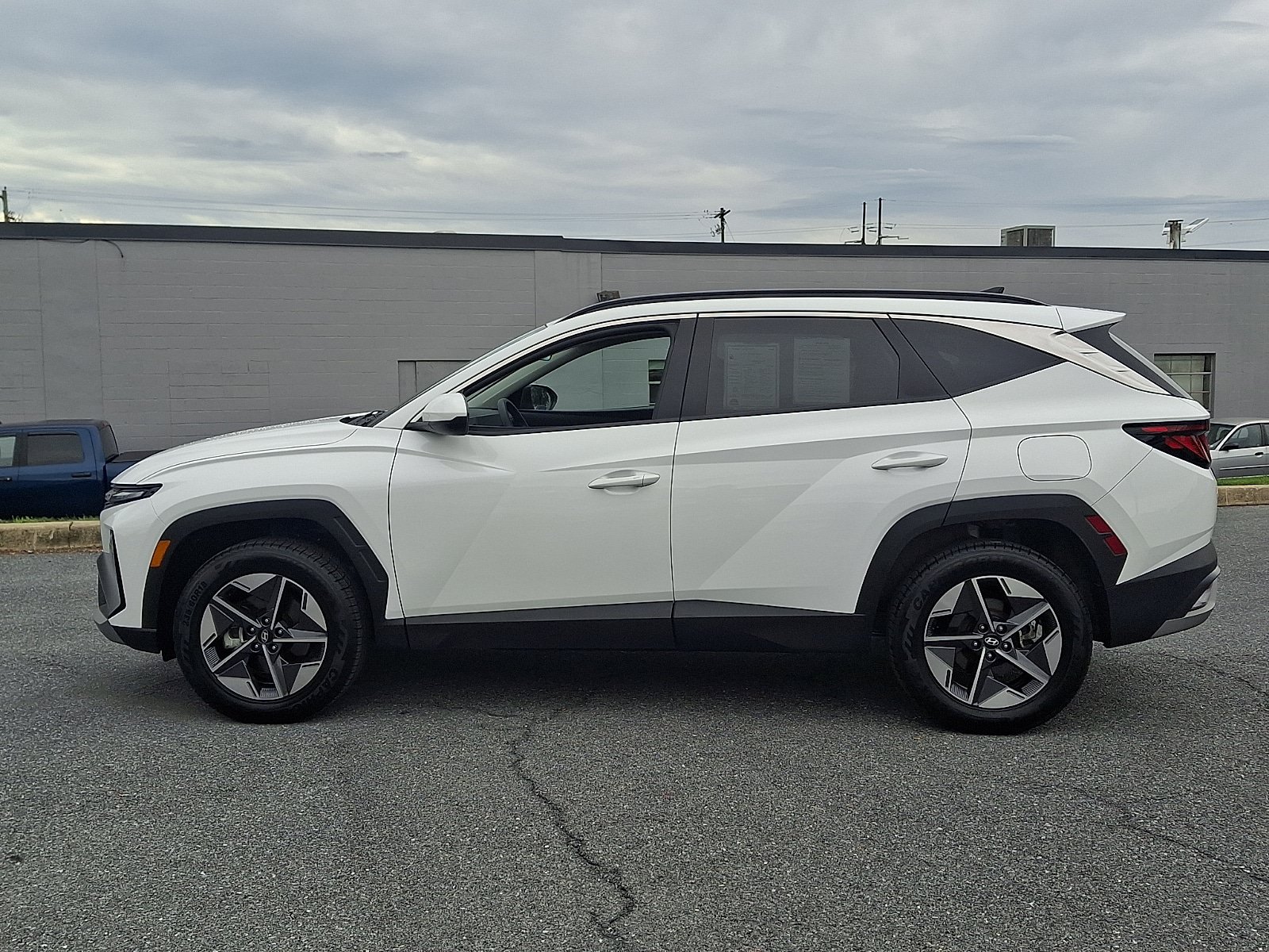 Certified 2025 Hyundai Tucson SEL AWD/4WD image 8