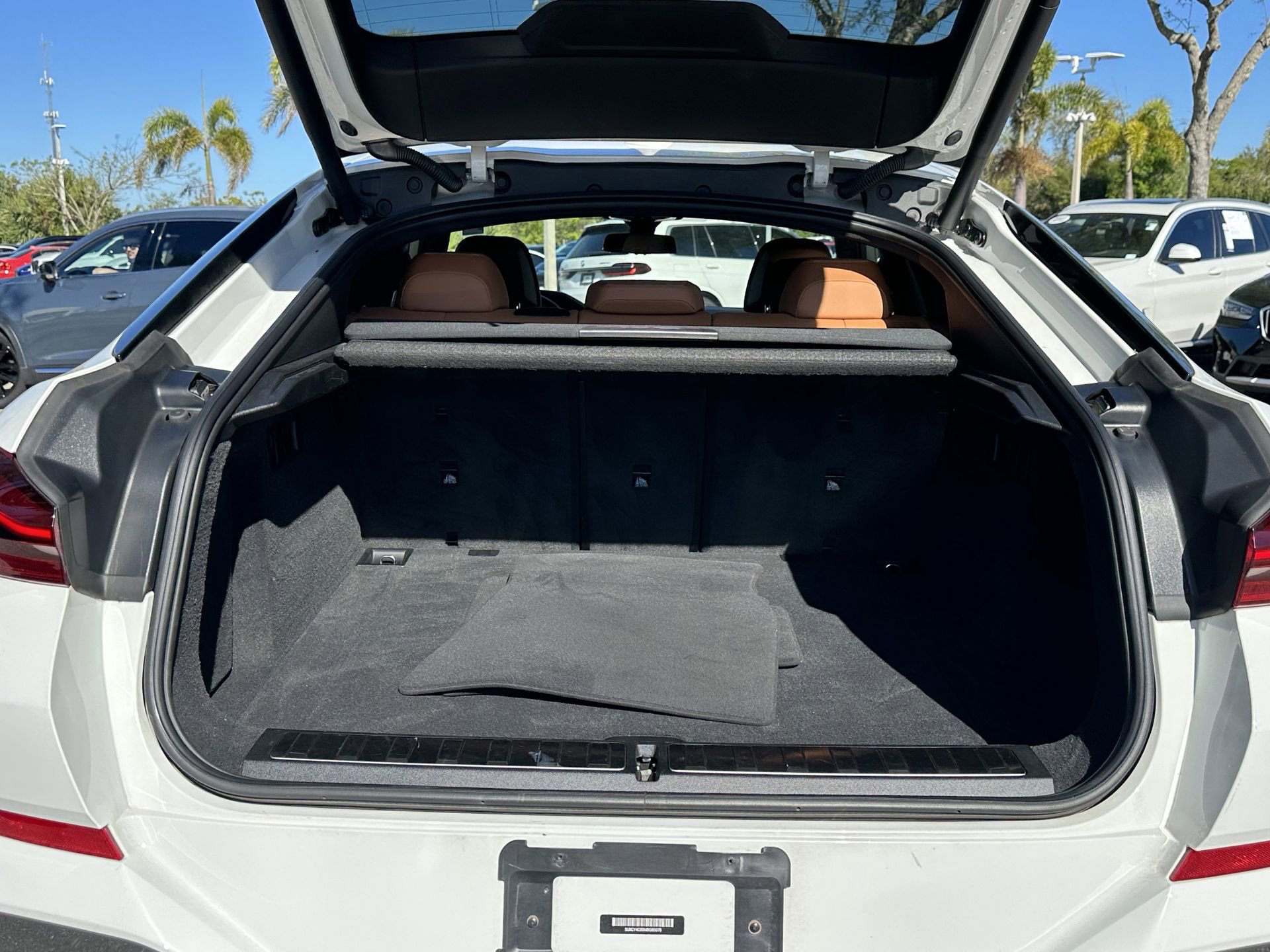 Used 2021 BMW X6 sDrive40i w/ M Sport Package image 11