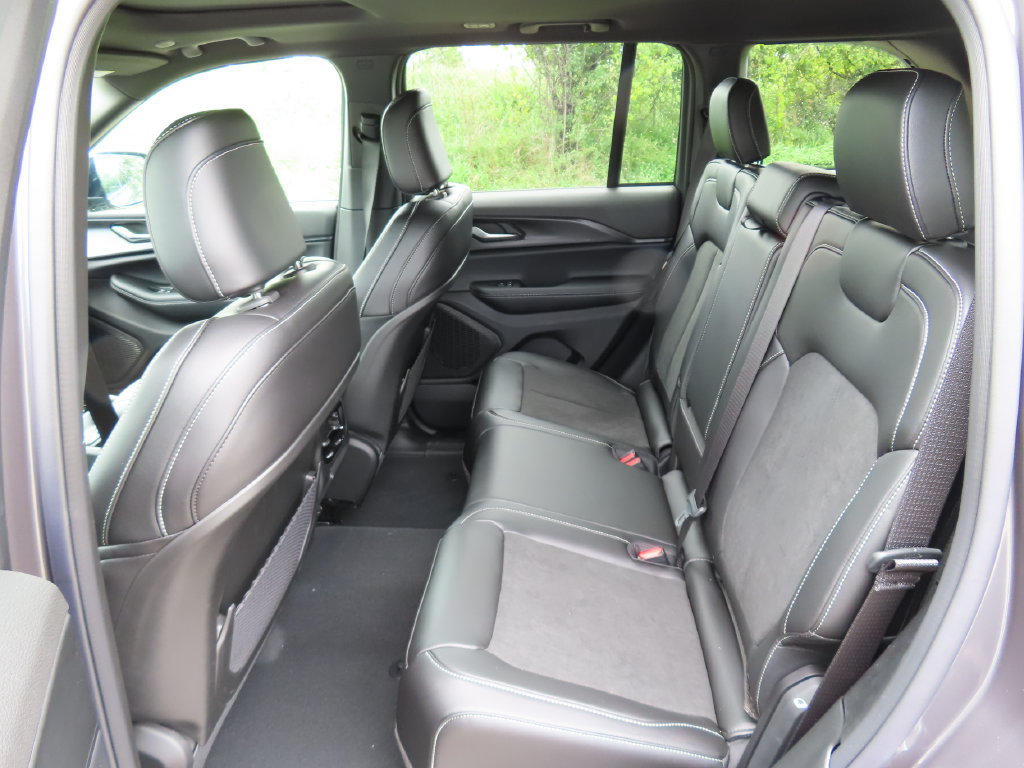 New 2025 Jeep Grand Cherokee Altitude AWD/4WD image 22