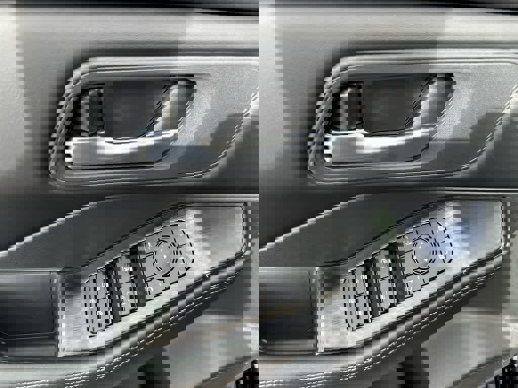 New 2026 Nissan Rogue SV image 10