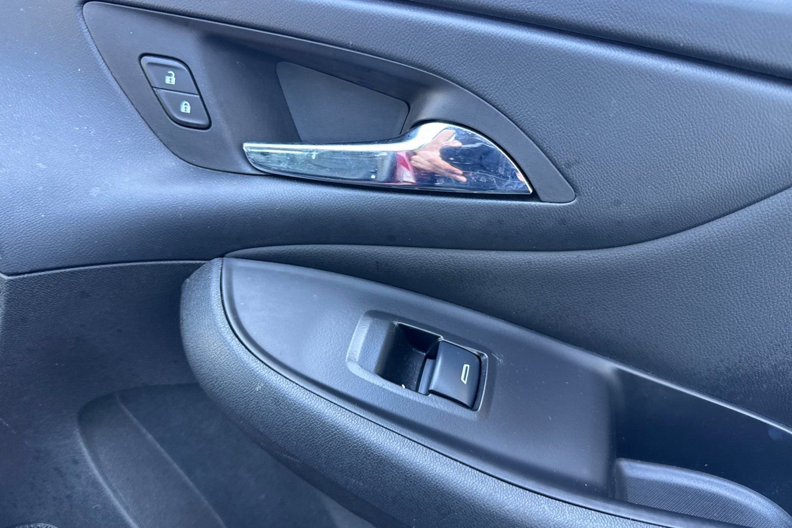 Used 2017 Chevrolet Volt Premier w/ Driver Confidence II Package image 22