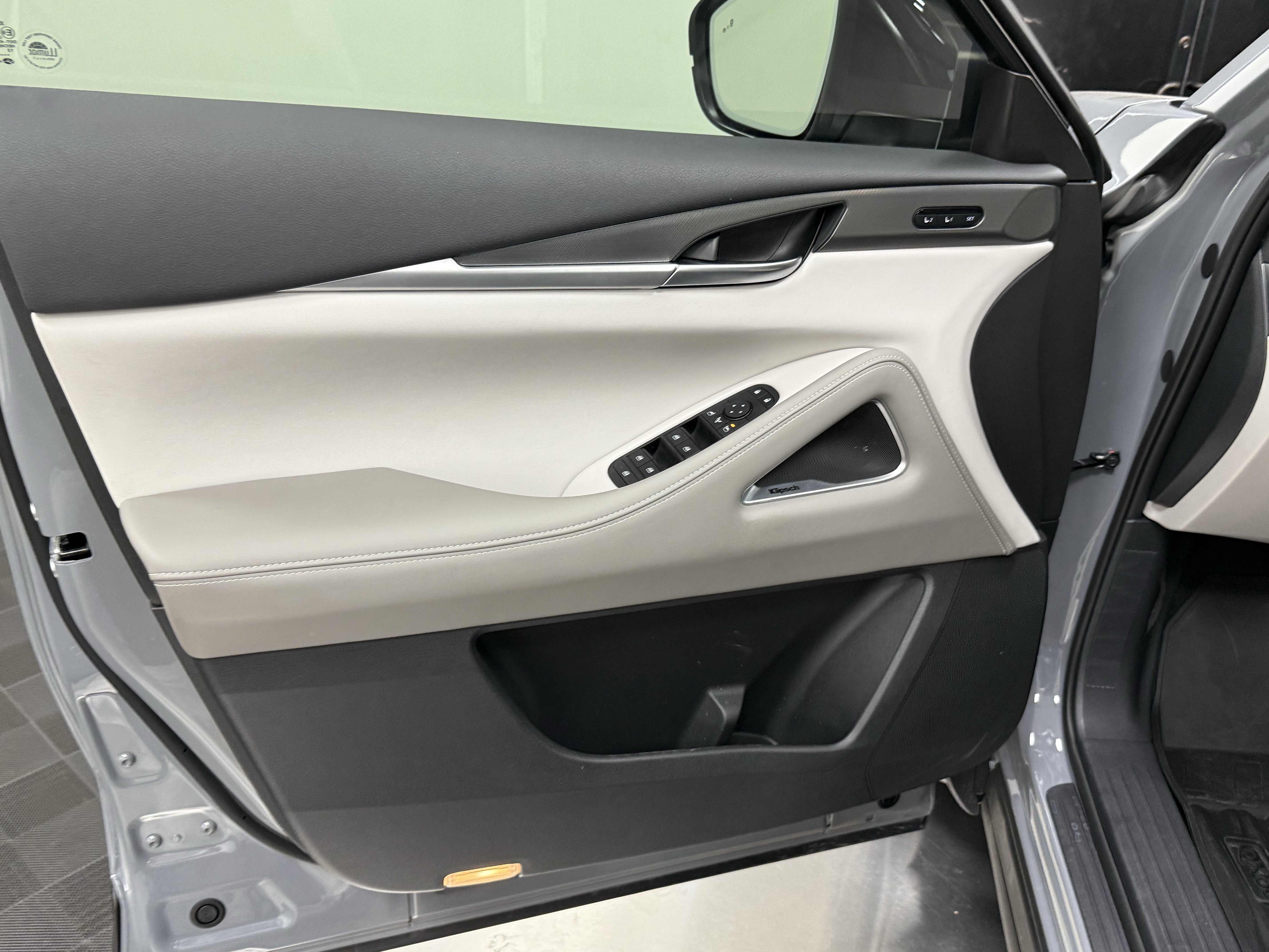 Certified 2027 INFINITI QX60 Luxe w/ Cargo Package FWD image 10