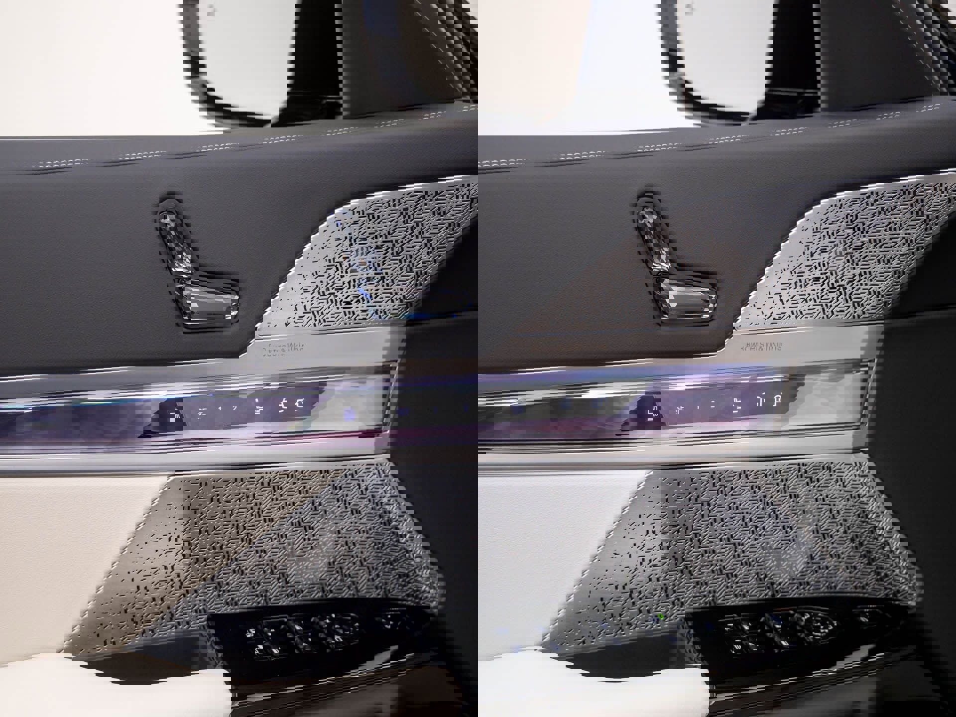 New 2026 BMW 750e xDrive image 15