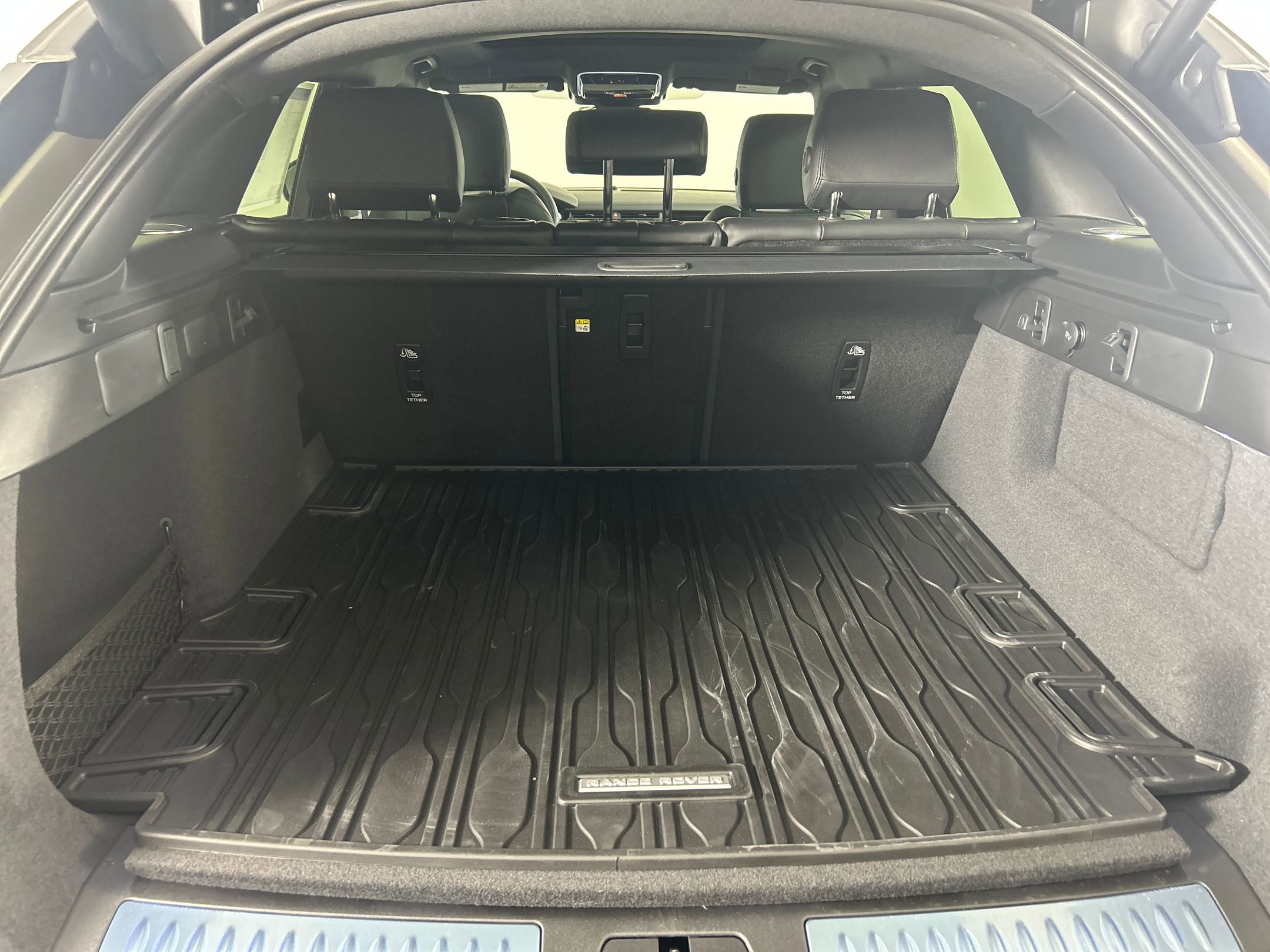 New 2026 Land Rover Range Rover Velar Dynamic SE image 18