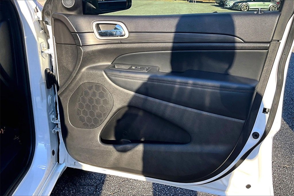 Used 2021 Jeep Grand Cherokee Laredo X image 24