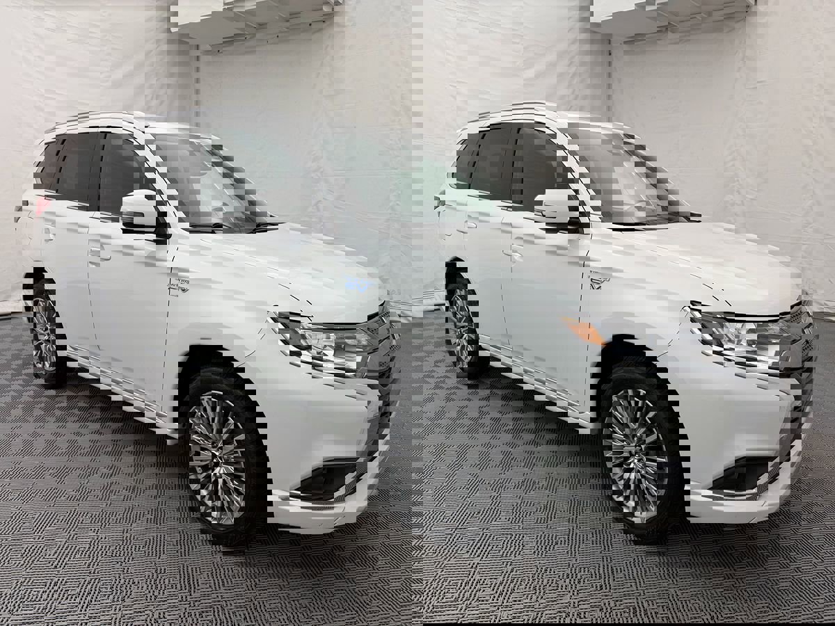 Used 2020 Mitsubishi Outlander SEL image 3