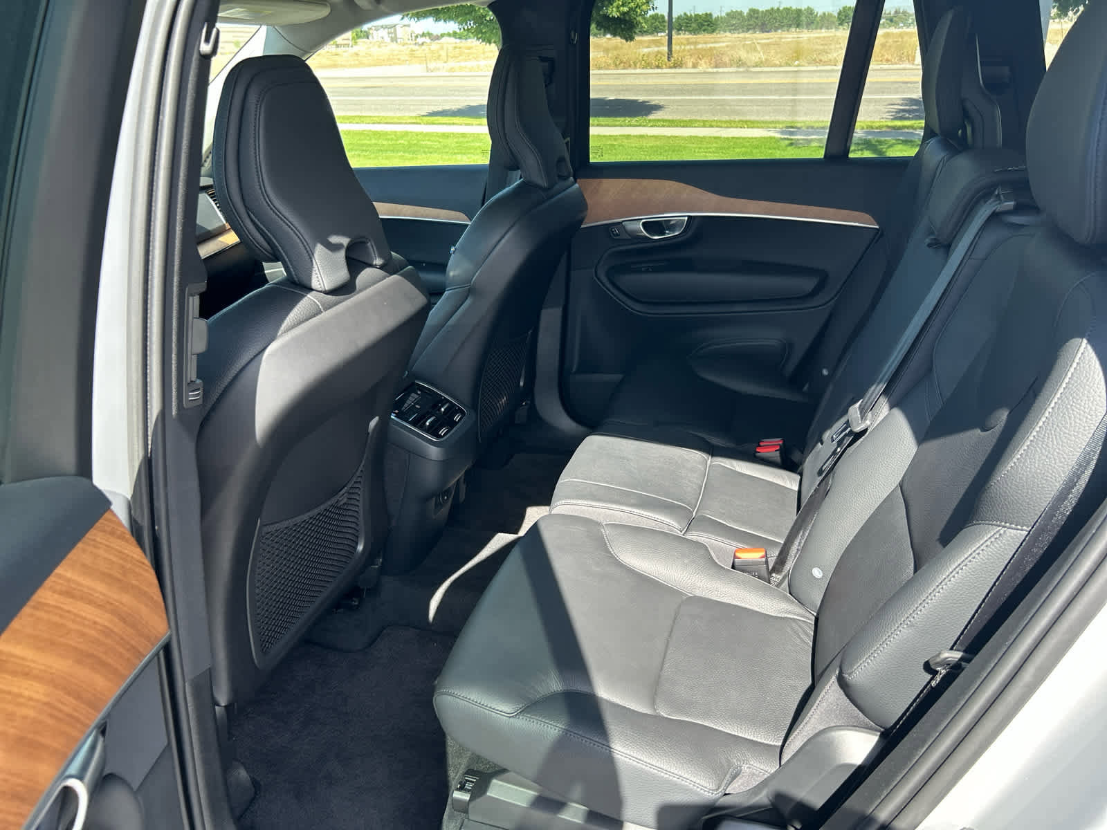 Used 2023 Volvo XC90 B6 Plus image 15