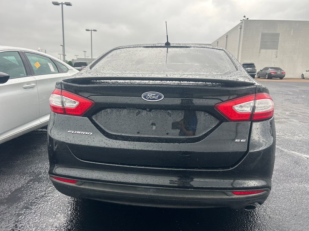 Used 2015 Ford Fusion SE FWD image 12