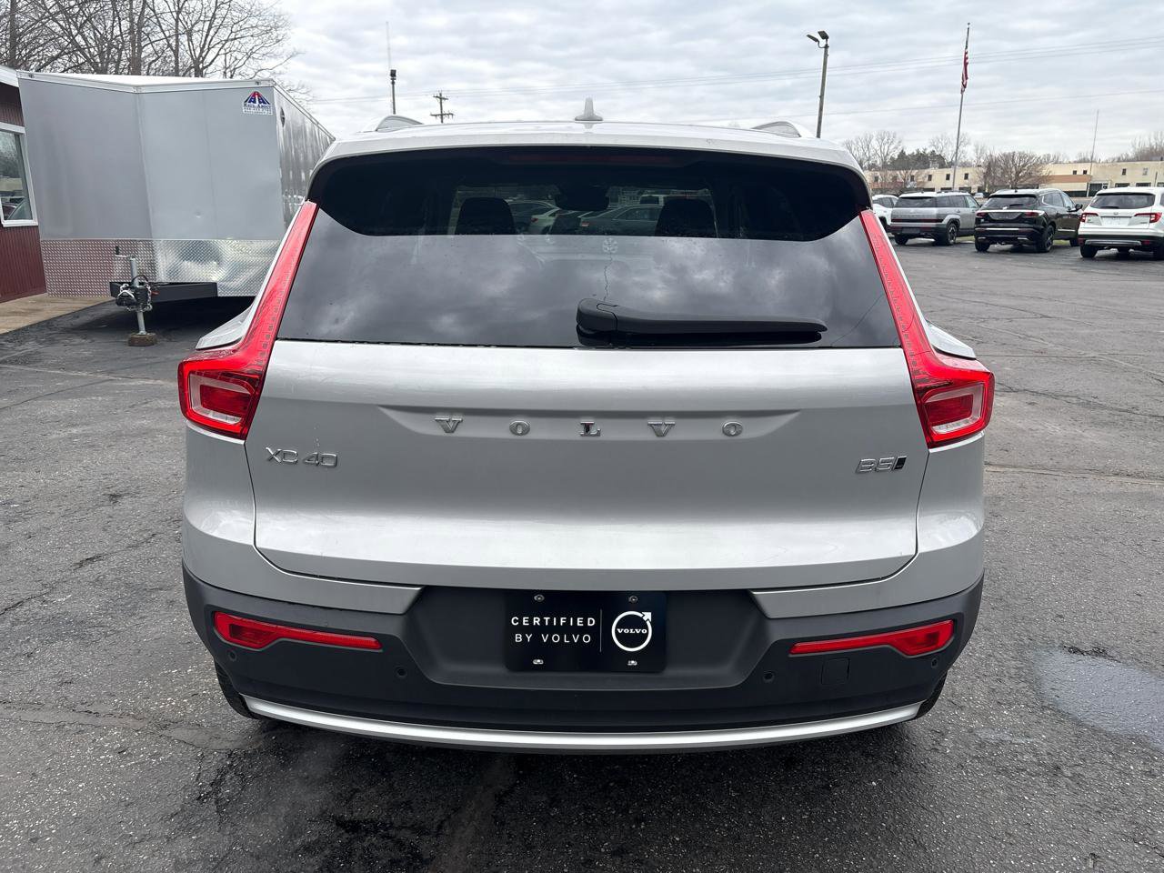 Used 2025 Volvo XC40 B5 Core image 4