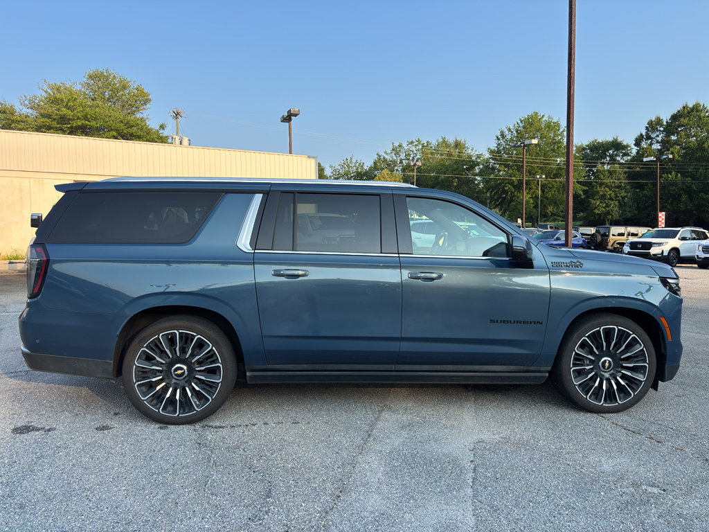 Used 2025 Chevrolet Suburban High Country AWD/4WD image 9