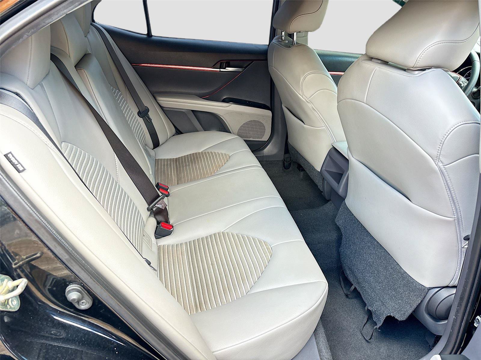 Used 2020 Toyota Camry SE FWD image 26