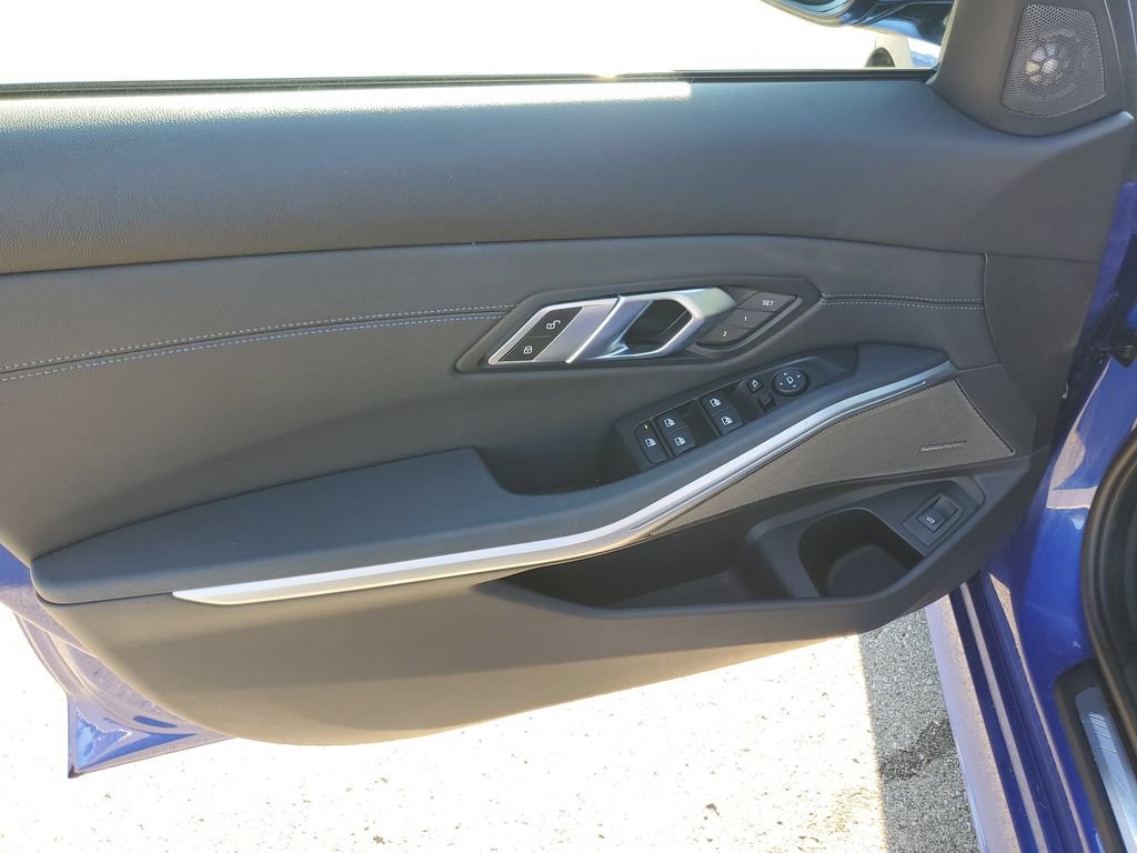Used 2020 BMW 330i xDrive Sedan w/ Executive Package AWD/4WD image 8