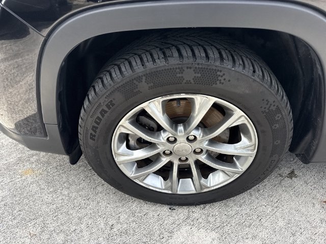 Used 2019 Jeep Cherokee Latitude Plus FWD image 10