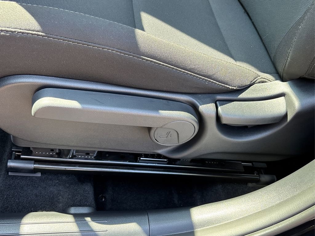 Certified 2025 Hyundai Kona SE image 33