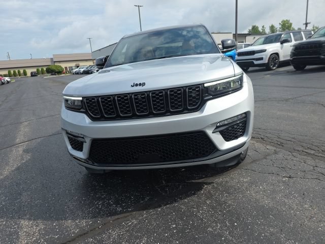 Used 2025 Jeep Grand Cherokee Summit AWD/4WD image 16