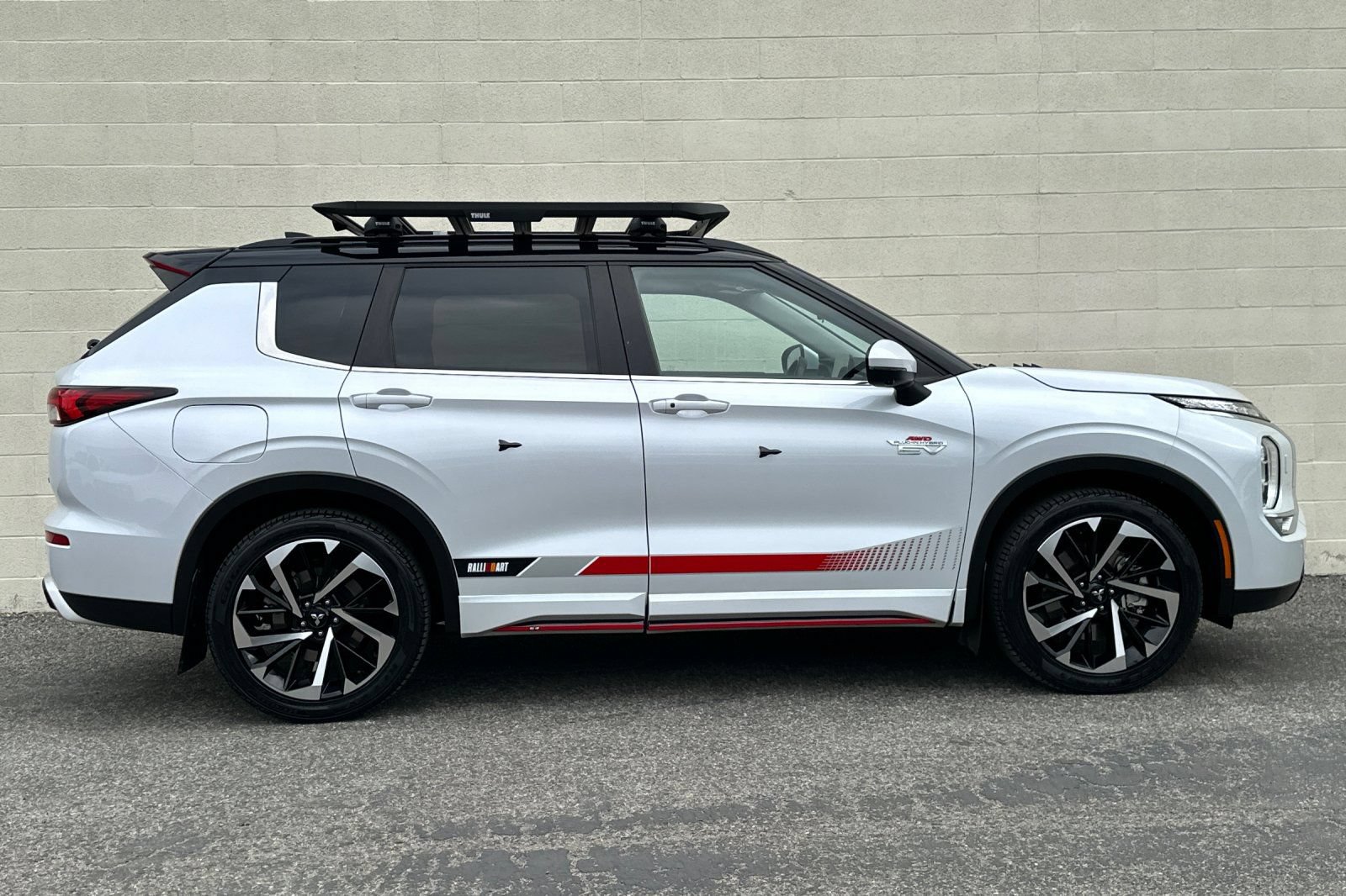 Used 2023 Mitsubishi Outlander Ralliart AWD/4WD image 3