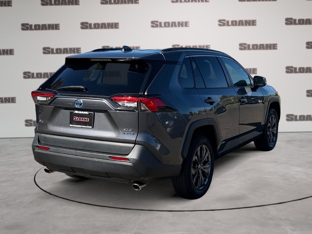 Used 2022 Toyota RAV4 XLE Premium AWD/4WD image 5