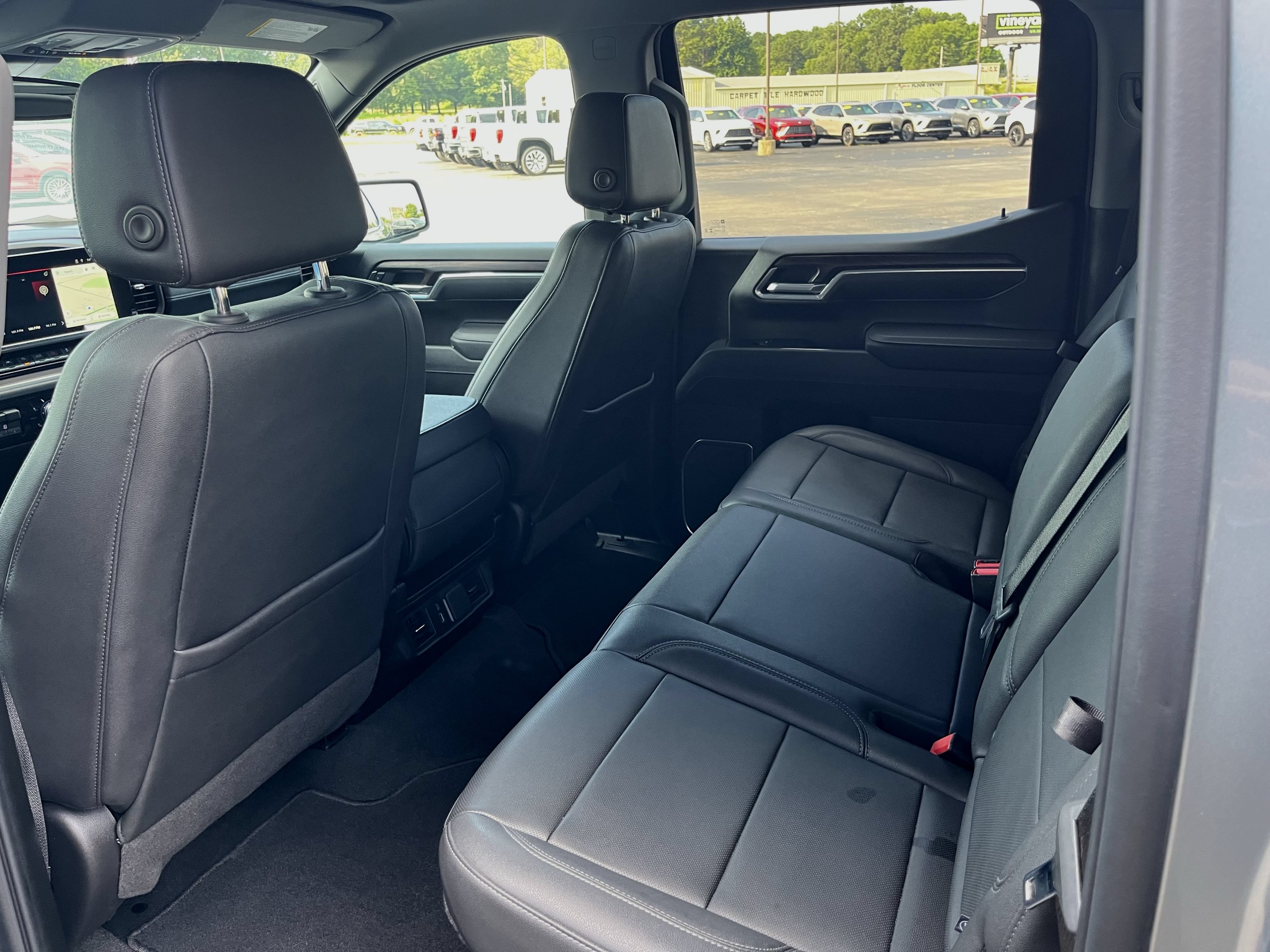 Used 2025 GMC Sierra 1500 SLT AWD/4WD image 4