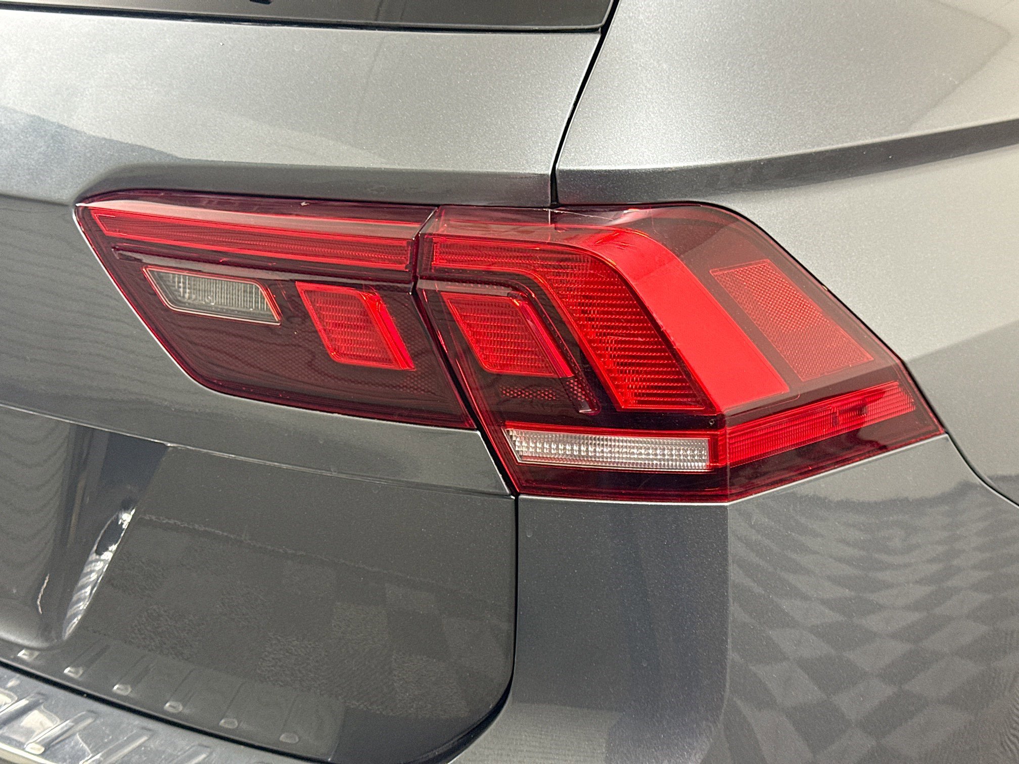 Used 2020 Volkswagen Tiguan SE image 34