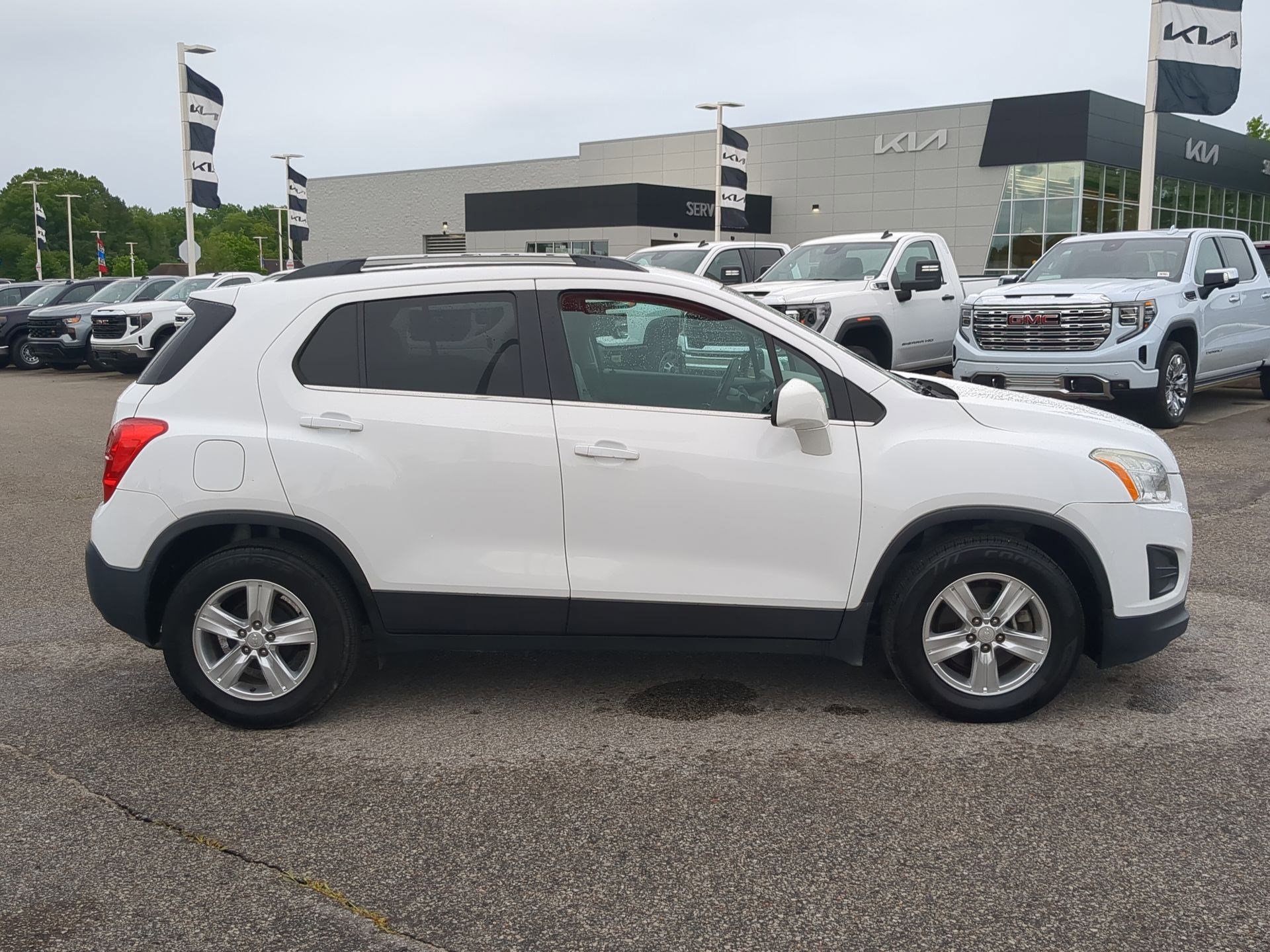 Used 2015 Chevrolet Trax LT FWD image 2